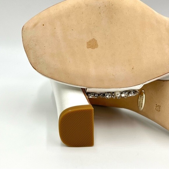 Badgley Mischka Size 6.5 White Satin Floral‎ Jeweled Dress Sandals Heels Shoes - Picture 11 of 14